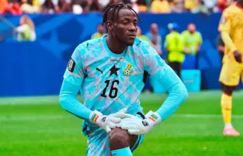 Hoy, a los 33 años y contra todo pronóstico médico y deportivo, el guardameta del Hearts of Oak es el guardián que lidera la resistencia de Ghana en el Mundial 2026, que será obstáculo de Colombia. FOTO: Tomada de redes sociales @GhanaBlackstars y @BenAsare16_