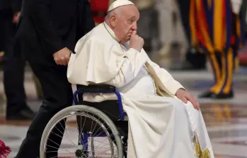 El papa Francisco estuvo más de 30 días en el Hospital Gemelli, ahora deberá guardar dos meses de convalecencia. Foto: AFP