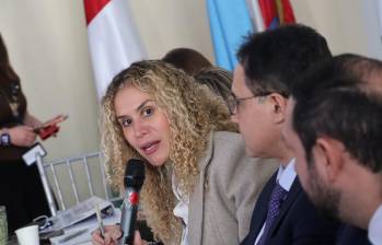La ministra del Trabajo, Natalia López, aseguró que se activaron medidas para gestionar $5 billones para cumplir con los pagos de pensiones los dos últimos meses del 2026. FOTO: (Colprensa-Prensa Senado).