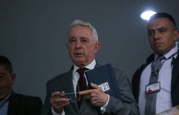 El expresidente Álvaro Uribe espera el fallo en el juicio que enfrenta por soborno a testigos. Foto: Colprensa