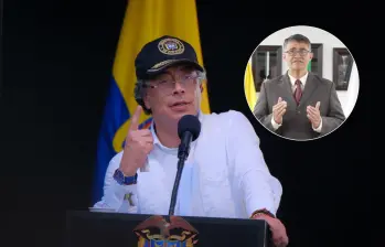 Presidente Gustavo Petro y el director de Medicina Legal, Ariel Emilio Cortés. Foto: Colprensa y captura de video.