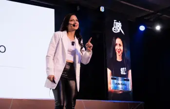 Laura Blago, empresaria colombiana que desarrolló una metodología de Diseño Conversional y ha capacitado a más de 5.200 empresarios y emprendedores de 15 países en el uso estratégico del diseño y la inteligencia artificial. FOTO: Laura Blago.