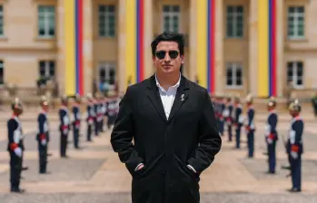 Documentos, chats y extractos bancarios salidos a la luz revelan un patrón recurrente en la trayectoria diplomática de Andrés Hernández Ramírez. FOTO: Tomada de las redes sociales de @AndresCamiloHR