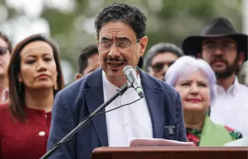 Iván Cepeda, candidato presidencial del Gobierno nacional, aseguró durante su intervención que, junto con su fórmula vicepresidencial, Aída Quilcué, van “a proceder con toda la fuerza” contra la corrupción. Foto: Colprensa.
