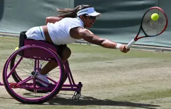 La colombiana Angélica Bernal y su compañera, la francesa Ksenia Chasteau, enfrentarán en la final de Wimbledon a las chinas Xiaohui Li y Ziying Wang. FOTO: AFP