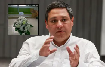 Al precandidato presidencial Mauricio Lizcano le llegó un sufragio floral con el nombre de su padre. Foto: Manuel Saldarriaga Quintero y @MauricioLizcano