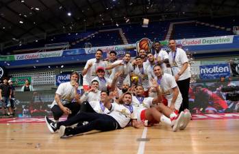 Titanes celebró en el coliseo Evangelista Mora de Cali el octavo título de la Copa Profesional de Baloncesto. FOTO CORTESÍA DPB