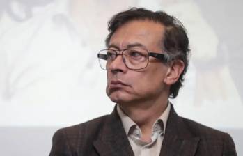 El expresidente Gustavo Petro le apostó a dialogar con miembros y exmiembros de los diferentes grupos armados en el marco de su política de “paz total”, que tuvo varias polémicas. Foto: Colprensa.