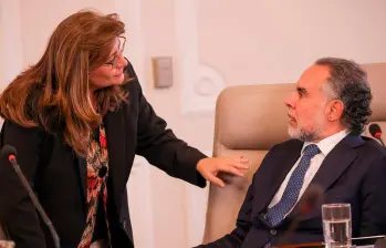 La saliente ministra de Justicia, Angela María Buitrago, compartió varios Consejos de Ministros con Benedetti. FOTO: PRESIDENCIA