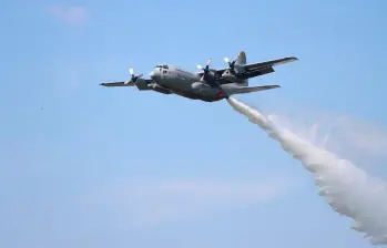 Aeronaves Hércules de la Fuerza Aeroespacial Colombiana continúan operando tras el accidente registrado en Puerto Leguízamo. FOTO FAC.