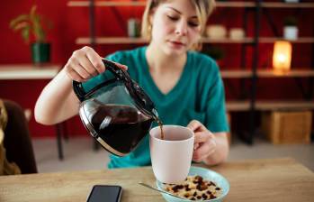 El consumo de café o de frutos secos, así como realizar ejercicio físico o evitar el alcohol, se asocian con una mejora de la salud hepática. FOTO: GETTY