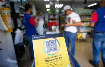 El QR amarillo será modificado por un código de color negro que podrá recibir pagos provenientes de todas las entidades financieras. Foto: EL COLOMBIANO