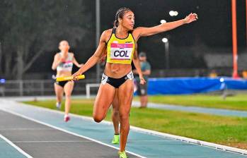 Lina Licona protagonizó un espectacular remate en el relevo 4x400 metros y le dio a Colombia una de sus ocho medallas de oro en el atletismo de los Juegos Suramericanos. FOTO JUEGOS ODESUR