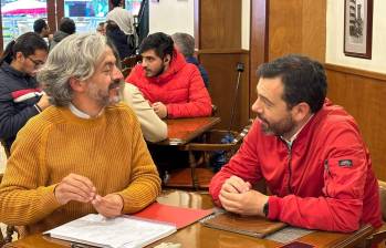 Se conoció que Galán, se reunió en privado con el segundo en las votaciones, Juan Daniel Oviedo, durante este 31 de octubre. FOTO: TWITTER CARLOS FERNANDO GALÁN