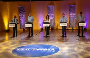 De izquierda a derecha: Juan Daniel Oviedo, Enrique Peñalosa,Paloma Valencia, Juan Carlos Pinzón y Mauricio Cárdenasx. FOTO Julio Herrera