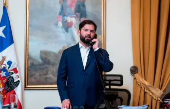 Gabriel Boric llamó a quien fuera su rival en las elecciones de 2021, José Antonio Kast. Ahora será su sucesor en el Gobierno chileno. FOTO: Tomada de X @GabrielBoric