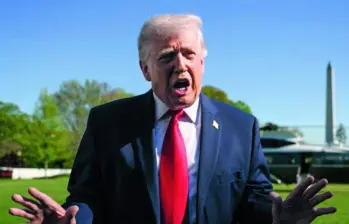 La guerra de Irán ha generado un costo político interno alto para el presidente Donald Trump, en medio del desgaste y el “tire y afloje”. Incluso, le ha hecho chocar con aliados históricos de Europa. FOTO: AFP