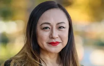 A través de la aplicación We Chat, la alcaldesa Eileen Wang recibía línea desde China, de esa manera llevaba información favorable del gigante asiático a la prensa. Foto: Redes