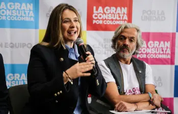 Paloma Valencia, candidata presidencial y Juan Daniel Oviedo, exdirector del DANE. Foto: Colprensa