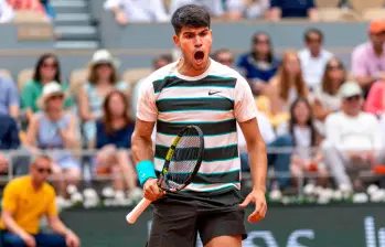 El español Carlos Alcaraz, número dos del mundo y actual campeón de Roland Garros, ya está en semifinales del torneo parisino. FOTO: Getty