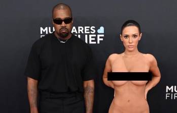 La aparición de Kanye West y Bianca Censori en los Grammy Awards 2025. FOTO: Tomada de X @ndelriego