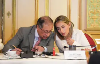 Sarabia conoció a Petro en la campaña de 2022, cuando era secretaria del entonces senador Armando Benedetti. El candidato vio sus cualidades y rápidamente se volvió indispensable en el día a día. FOTO Presidencia