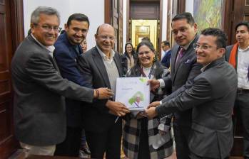 Desde el Congreso de la República, el Gobierno Nacional radicó el proyecto de ley del Presupuesto General de la Nación 2027, por $575,6 billones, equivalente al 27% del PIB. Foto: MinHacienda