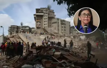 Venezolanos en las calles aseguran que el Gobierno no desplegó la ayuda necesaria tras el terremoto. La prensa internacional confrontó de frente a la encargada del régimen, Delcy Rodríguez. Foto: Getty.