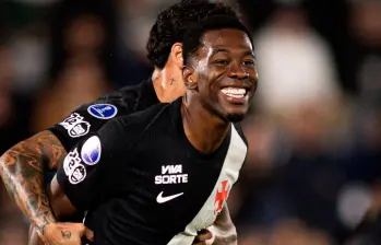 El futbolista chocoano Carlos Cuesta celebra su gol contra Olimpia de Paraguay en la Copa Sudamericana. Foto: tomada del x de @VascodaGama