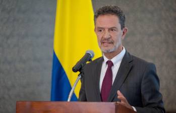 El canciller Omar Bula y los demás ministros están revisando los contratos que dejó amarrados el anterior Gobierno. Foto: Colprensa
