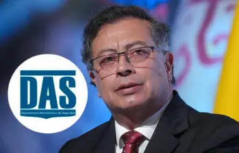 El mandatario oficializó la firma del decreto para la desclasificación de los archivos del DAS. Foto: Colprensa