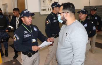 Se trata de Dabinson Niño Meyer, un hombre colombiano de contextura gruesa, piel blanca, cabello negro y con 39 años de edad. FOTO: Colprensa