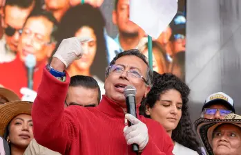 El presidente no tiene ningún impedimento legal para radicar, cuantas veces quiera, las preguntas de su consulta popular ante el Congreso. Foto: Presidencia