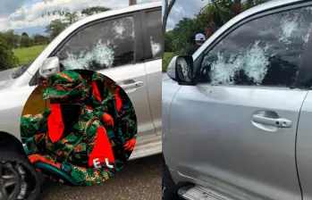 Así quedó la camioneta blindada en la cual se movilizaba el gobernador de Arauca, Renson Martínez, después de ser atacada por los guerrilleros del ELN que instalaron un retén en la carretera. FOTO cortesía