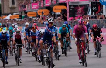 Tim Merlier logró su victoria 43 como profesional, la segunda en este Giro. FOTO X-GIRO DE ITALIA