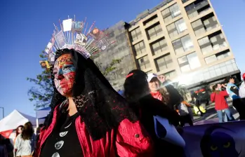 El 25 de noviembre de 2024, cientos de mujeres se reunieron frente a la Fiscalía General de la Nación para conmemorar el día internacional en contra de las violencias hacia la mujer y para exigir justicias por los 745 feminicidios cometidos a lo largo del 2024. Foto de contexto: Colprensa - Lina Gasca