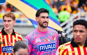 El arquero del Pereir, Salvador Ichazo, protagonizó una jugada polémica de agresión sin balón contra Dayro Moreno que el VAR no reportó. FOTO COLPRENSA 