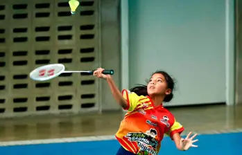La pequeña Danna Isabella Núñez, una deportista venezolana que se roba las miradas en el badminton del Festival de Festivales. FOTOS CORTESÍA 