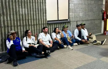 Estos son algunos de los alcaldes de Córdoba que esperaron por ser escuchados por el presidente Petro en Montería. FOTO: Cortesía La Razón de Córdoba