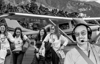 Perla Álvarez, Sandy García y María Guzmán, colaboradoras de Colmédica, así como Julissa Figueredo y el piloto Mehmet Cankaya, perdieron la vida en el siniestro. Foto: Alcaldía de Condoto/Ilustración EL COLOMBIANO.