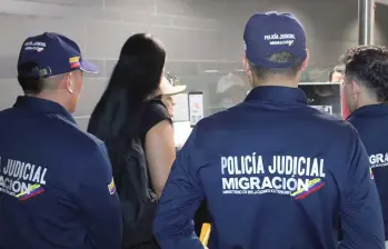 Mujer de Medellín fue liberada tras permanecer retenida por una red de trata de personas en República Dominicana. FOTO: Migración Colombia 