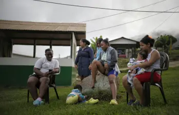 Firmantes de paz en su ETCR en Dabeiba, tras la firma del Acuerdo. Foto: Colprensa