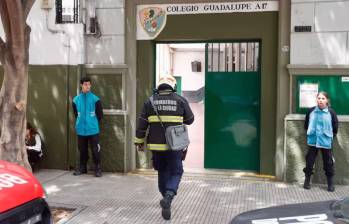 La explosión que dejó al menos a cinco estudiantes heridos ocurrió en el Colegio Guadalupe en Palermo, Argentina. Foto: Marco Brindicci, La Nación. 