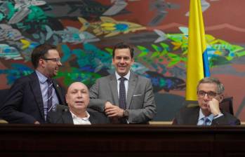El ministro del Interior, Rodrigo Lara; y el ministro de Hacienda, Miguel Gómez, son dos de los tres ministros que en dos días se reunieron con los liberales. Foto: Ministro del Interior