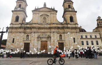 El Gobierno Nacional convocó a una jornada de oración en la plaza de Bolívar, en el centro de Bogotá. FOTO: Colprensa