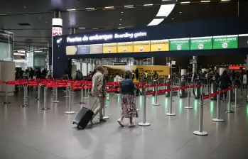 El más reciente boletín de IATA Colombia, publicado en marzo de 2026, confirma la presión, los precios han aumentado hasta 200% en algunos mercados. FOTO: Colprensa.