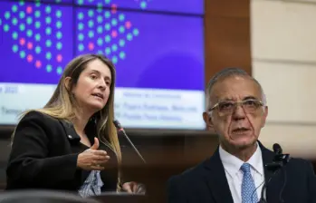 Senadora y candidata Paloma Valencia y el exministro de Defensa Iván Velásquez. Foto: Colprensa