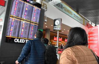 Avianca deberá Implementar en el término de 24 horas un plan de atención al usuario dentro de las instalaciones de El Dorado y los demás aeropuertos donde presten servicio y los usuarios de hayan visto afectados. FOTO: Colprensa.