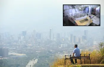 Adelante, uno de los análisis hecho por los investigadores. Atrás, vista desde el cerro El Volador donde se evidencia la contaminación del aire en Medellín. FOTOS: Andrés Camilo Suárez Echeverry y cortesía