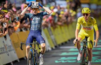 Jonas Vingegaard no podía creer el triunfo ante Tadej. Fue su cuarta victoria personal en su historial en el Tour y 35 a nivel profesional. FOTO X-VISMA